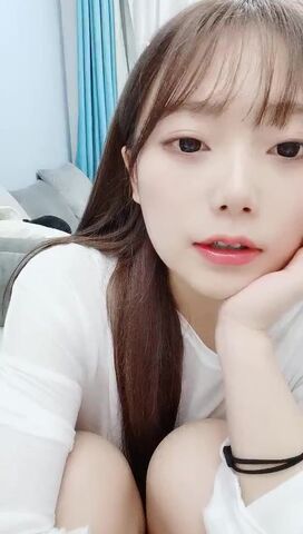 初恋般的感觉，超清纯完美身材女神，浴室湿身诱惑，半脱下内裤打湿屁股，坐在马桶上跳蛋震肥穴 — 2022